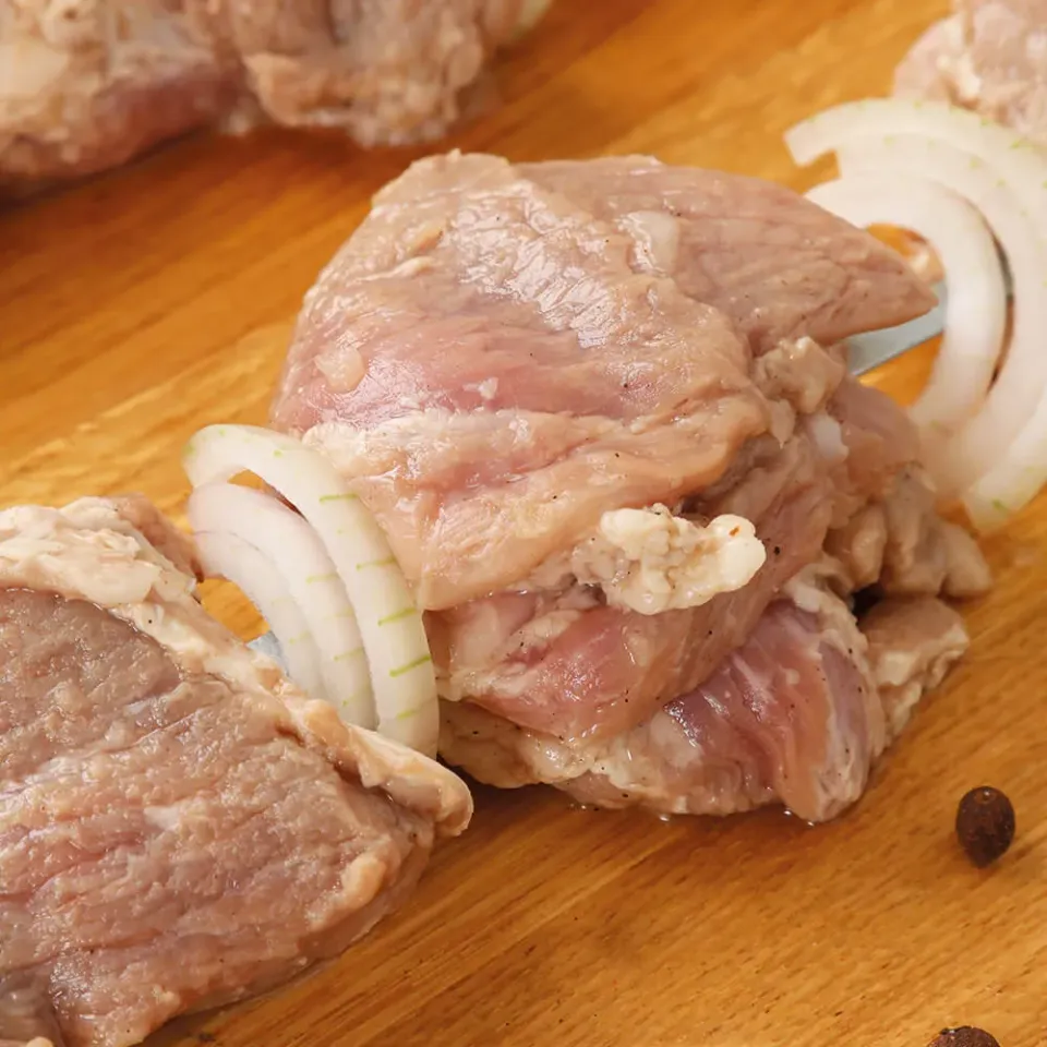 Шашлык из свиной шейки с луком МясновЪ По-Царски