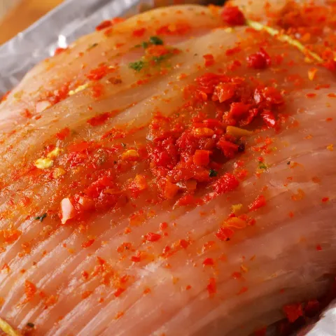 Рулет из индейки с ветчиной, сыром и вялеными томатами МясновЪ По-Царски