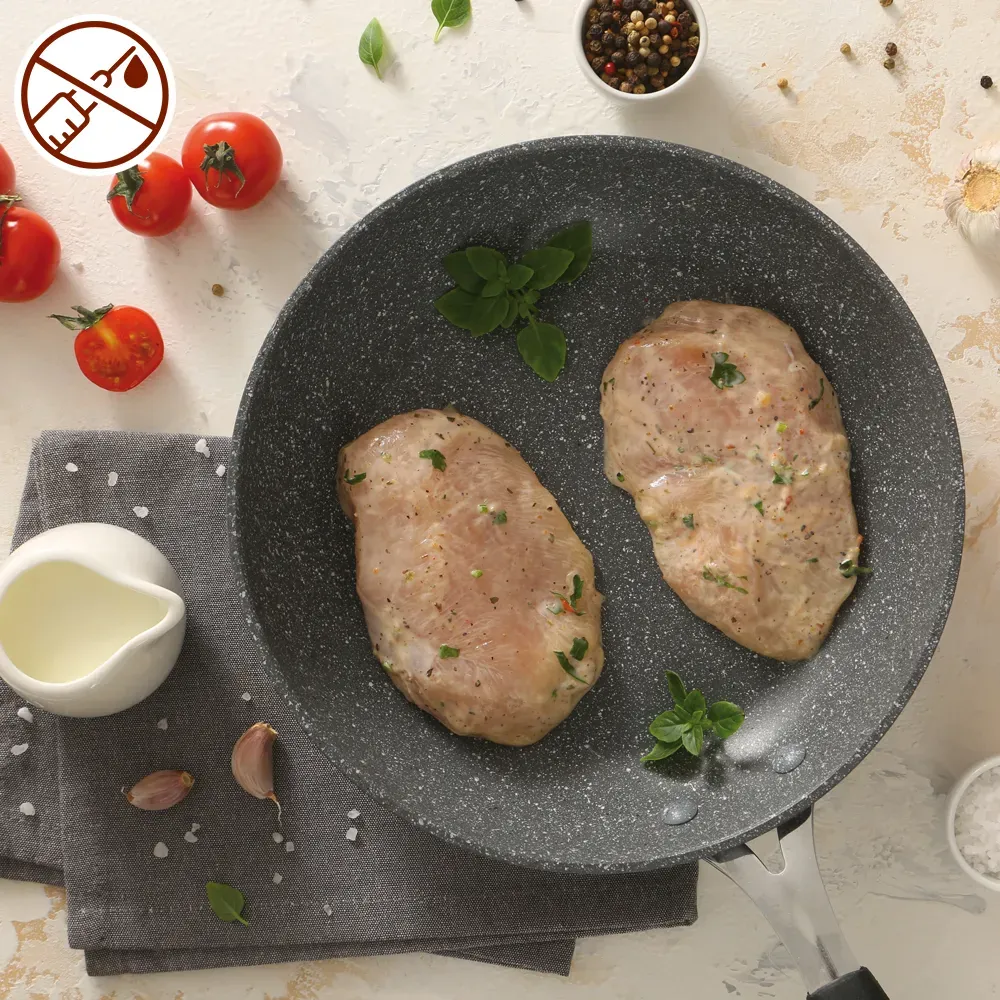 Стейк из филе куриной грудки в йогурте с томатами