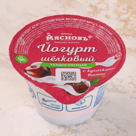 Йогурт шёлковый термостатный с кусочками вишни 2,7% 150г, ферментация 6ч