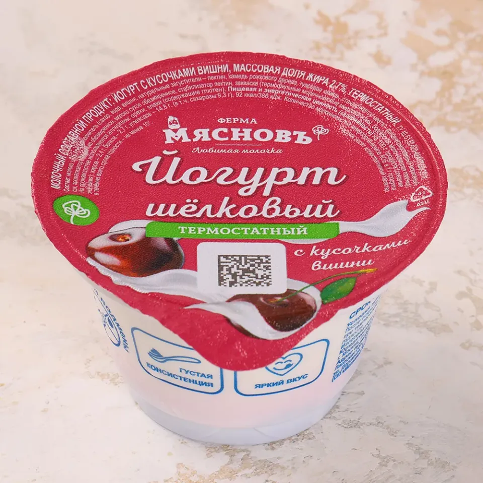 Йогурт шёлковый термостатный с кусочками вишни 2,7% 150г, ферментация 6ч