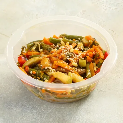 Лапша гречневая с овощами и соусом терияки