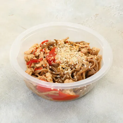 Лапша гречневая с курицей и соусом терияки