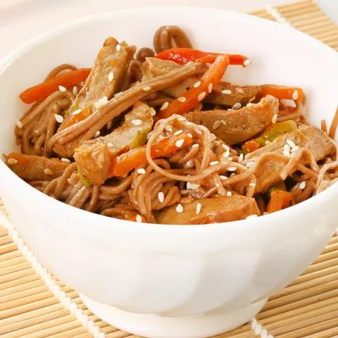 Лапша гречневая с уткой и соусом терияки