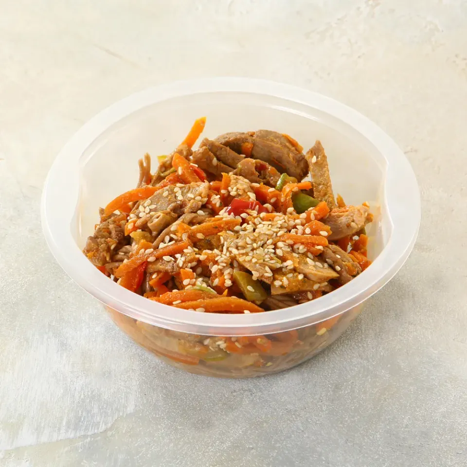 Лапша гречневая с уткой и соусом терияки