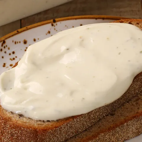 Сыр плавленый 45% с чесноком и травами 200г