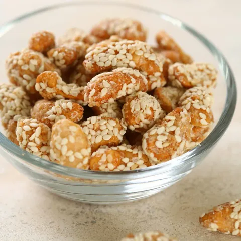 Кешью в карамели с кунжутом 100г