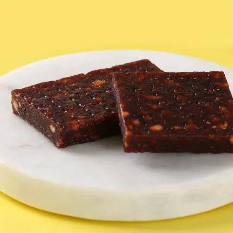 Батончик фруктовый яблочный с черникой МясновЪ ВКУСНЯШКА для детского питания 25г