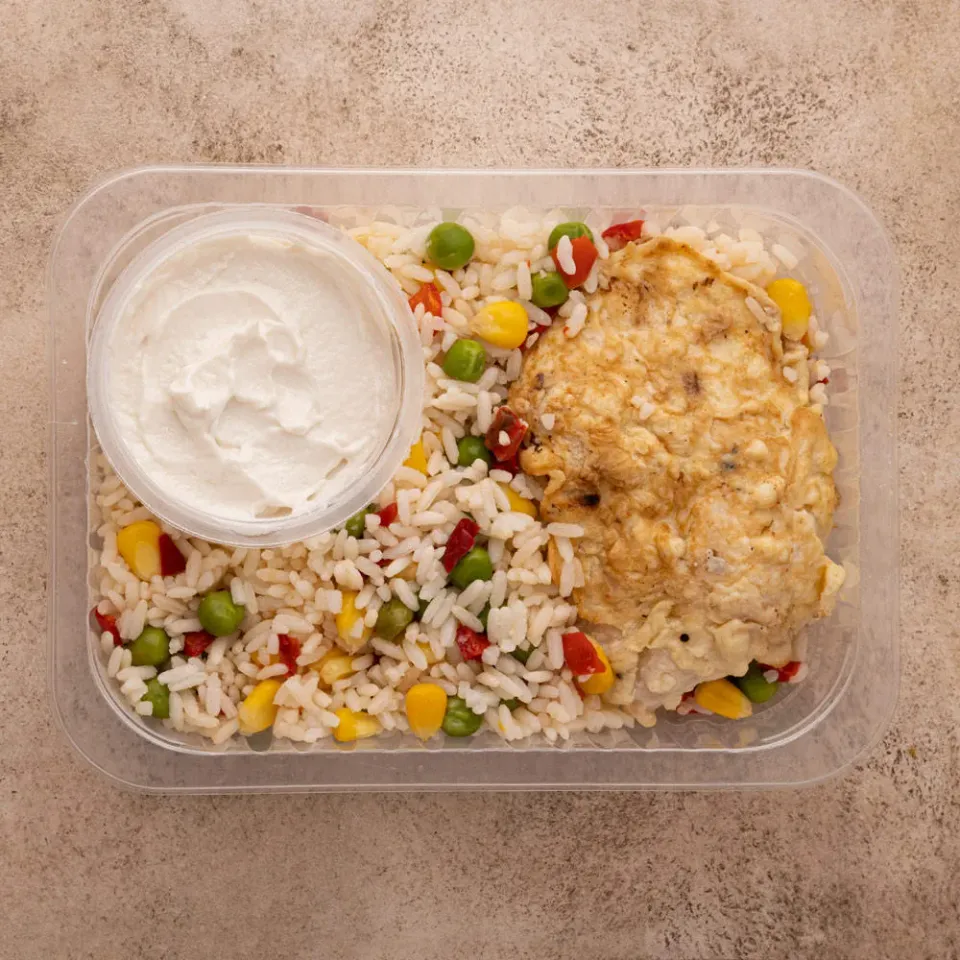 Грудка куриная с рисом и овощами