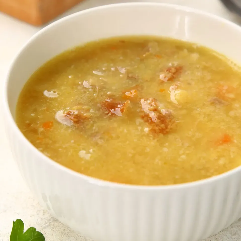 Суп гороховый с копчеными ребрышками