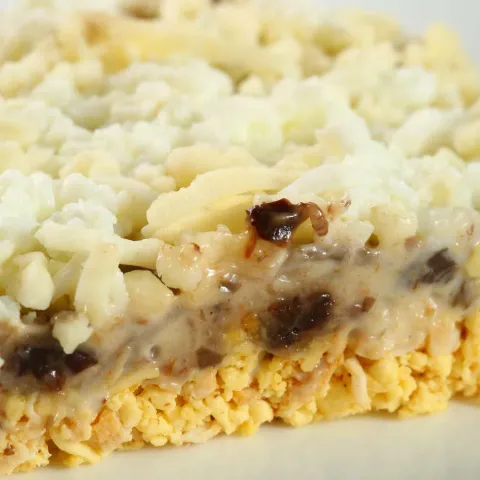Салат с курицей и черносливом