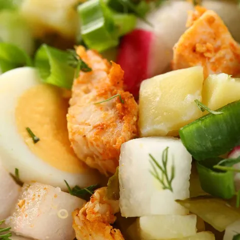Окрошка с запеченным куриным филе