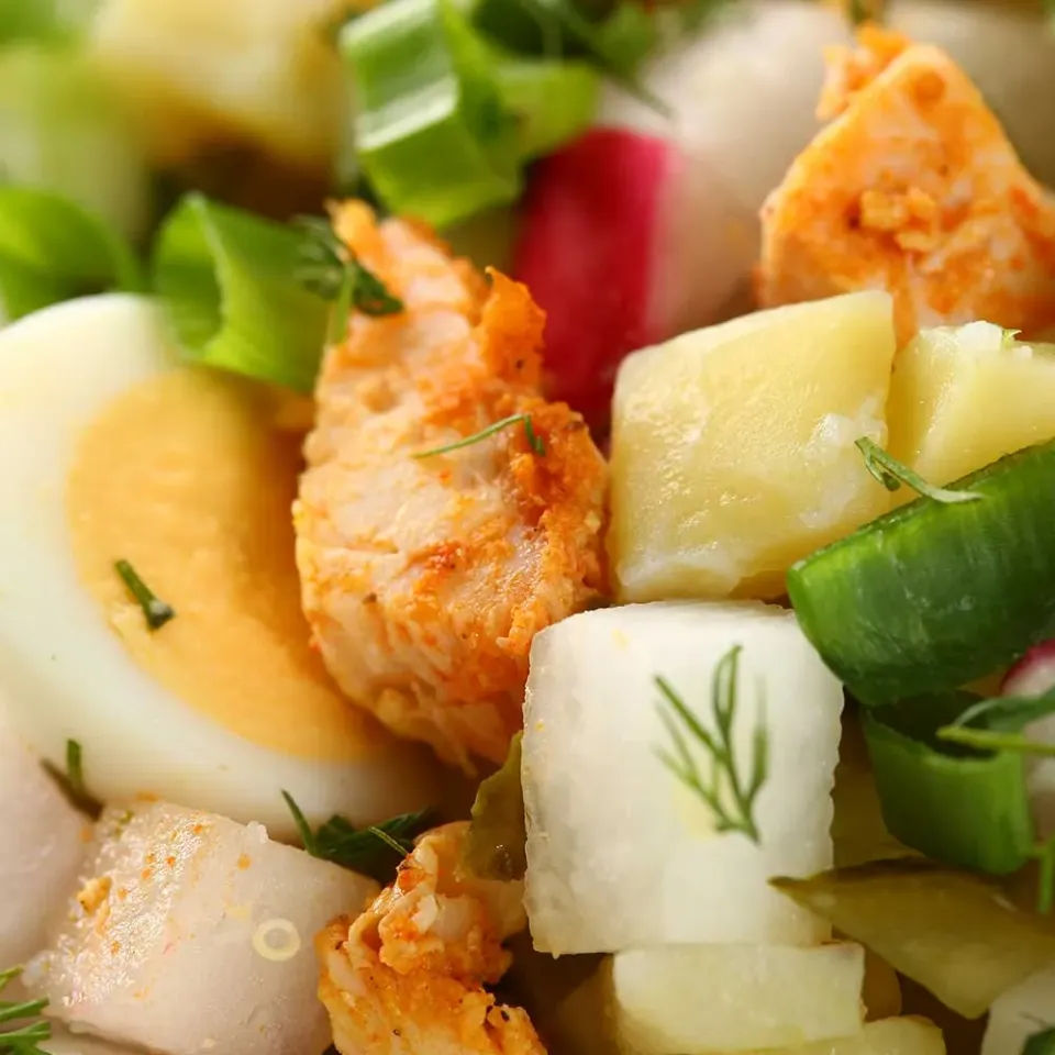 Окрошка с запеченным куриным филе