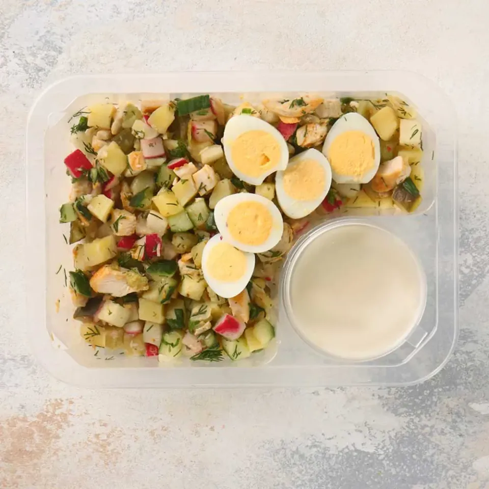 Окрошка с запеченным куриным филе