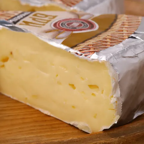 Сыр Бри с белой плесенью 50% с трюфелем