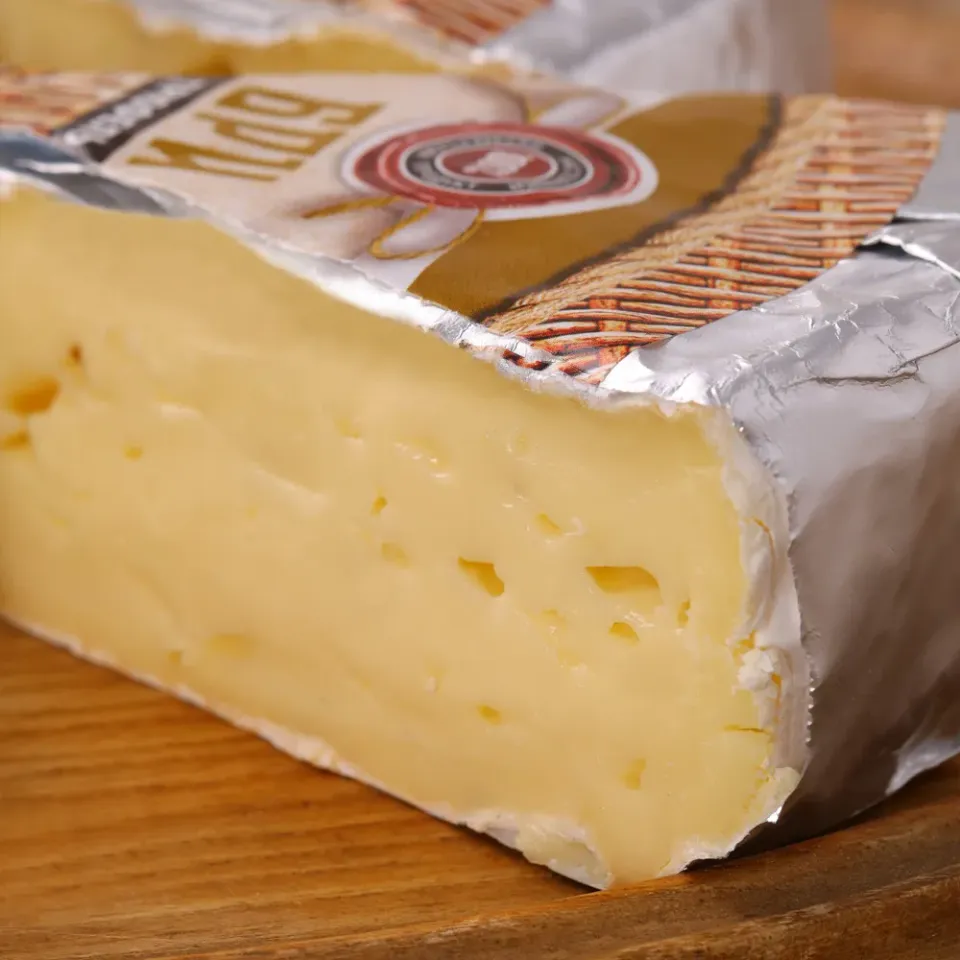 Сыр Бри с белой плесенью 50% с трюфелем
