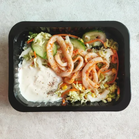Салат зеленый с кальмарами