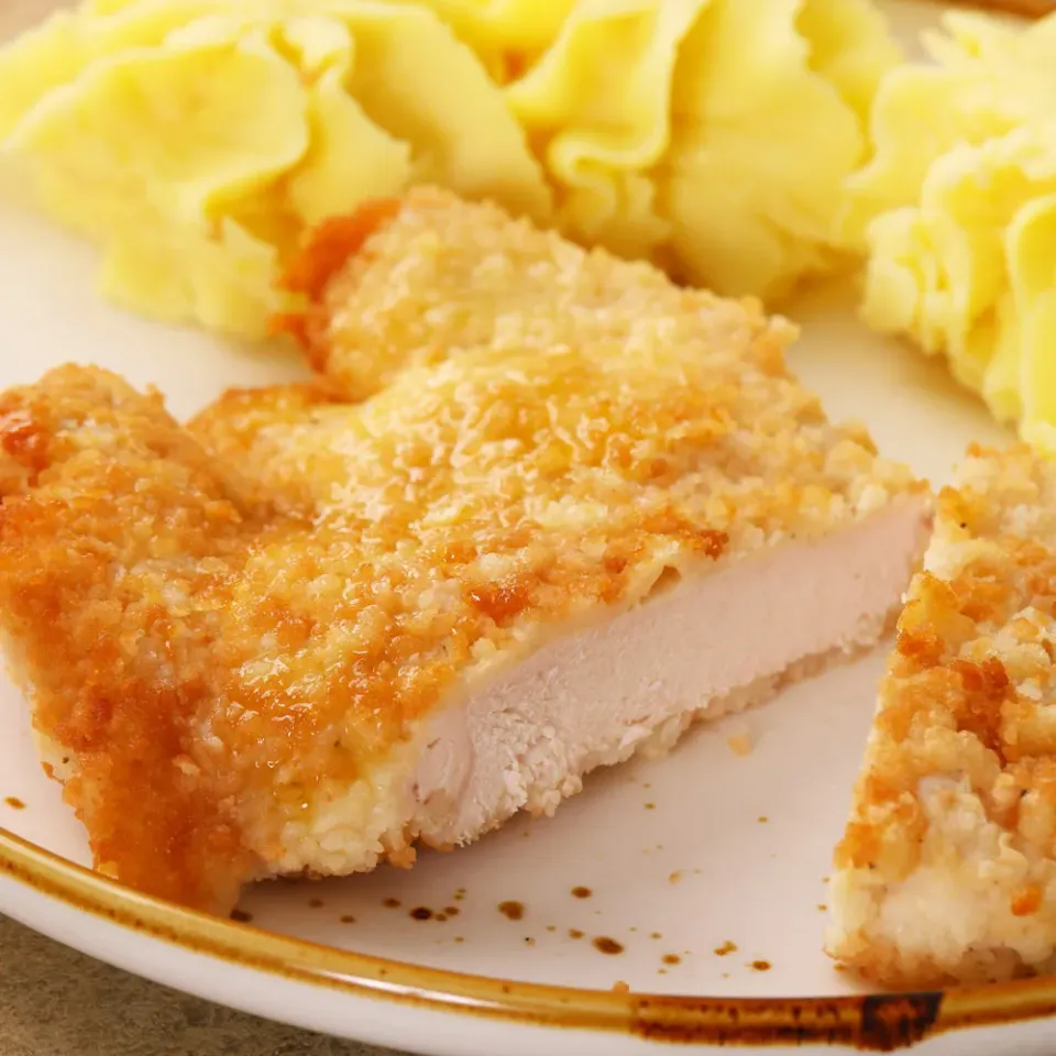 Шницель из куриного филе с картофельным пюре