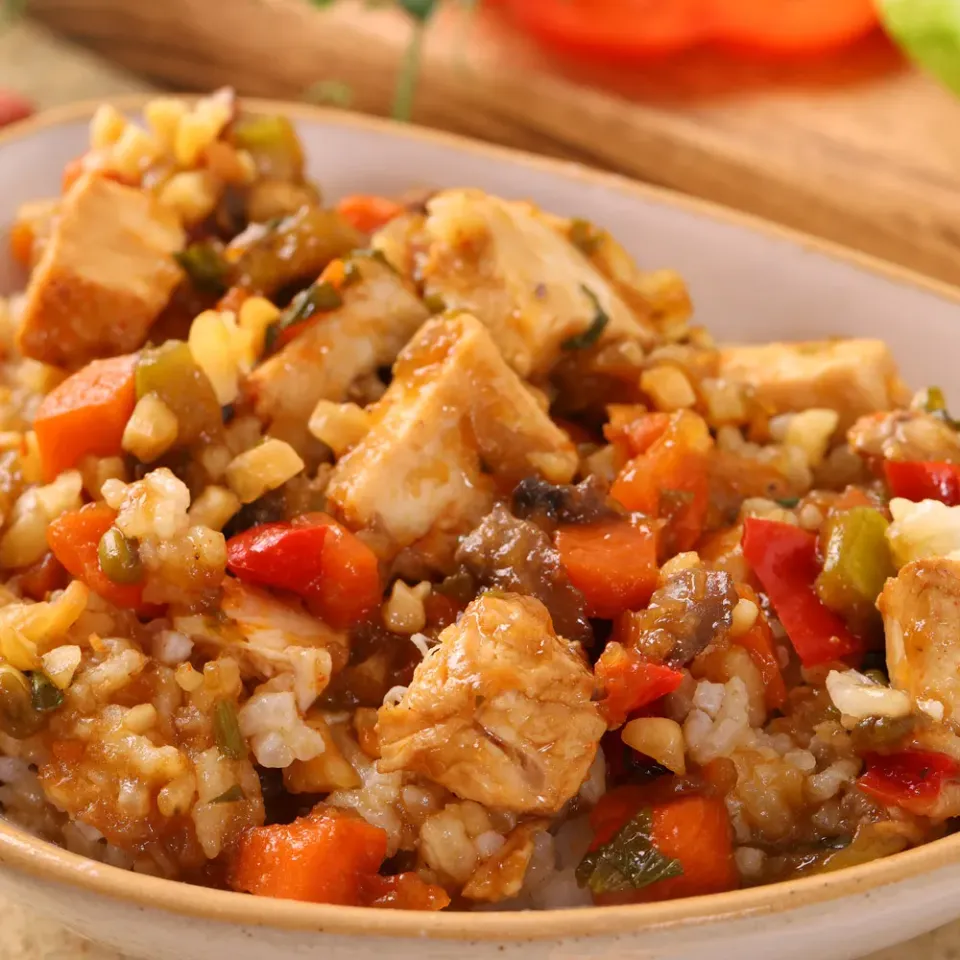 Цыпленок Кунг Пао с арахисом и рисом