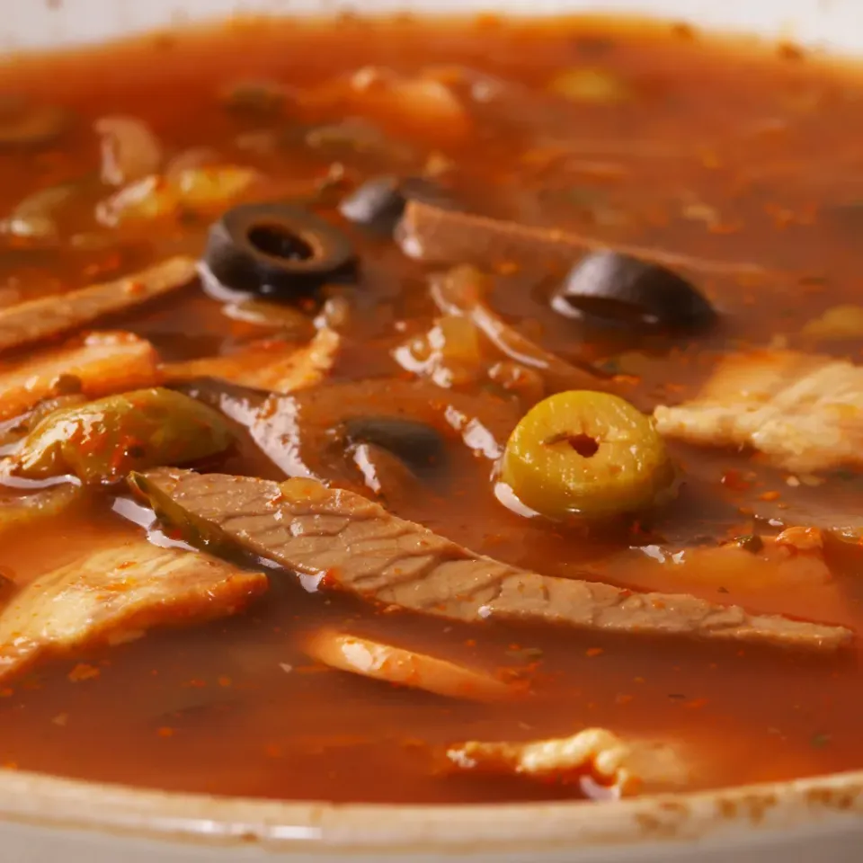 Солянка мясная с говядиной и языком семейная упаковка 6 порций