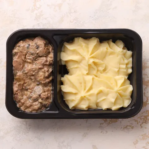 Печень куриная с грибами в сливочном соусе и картофельным пюре