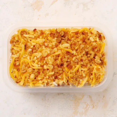 Салат с курицей, сыром Чеддер и грецкими орехами