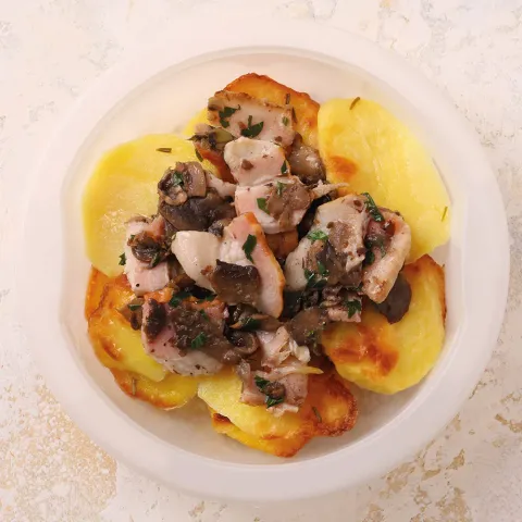 Скоблянка картофельная с мясом и шампиньонами