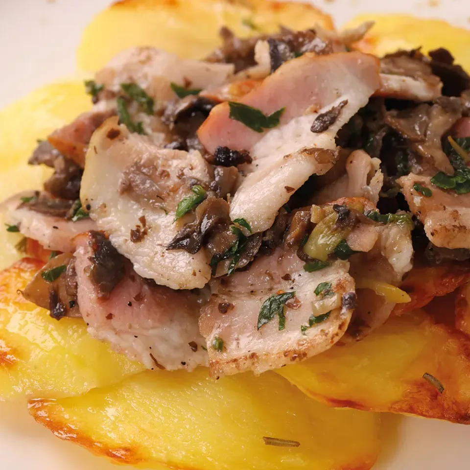 Скоблянка картофельная с мясом и шампиньонами