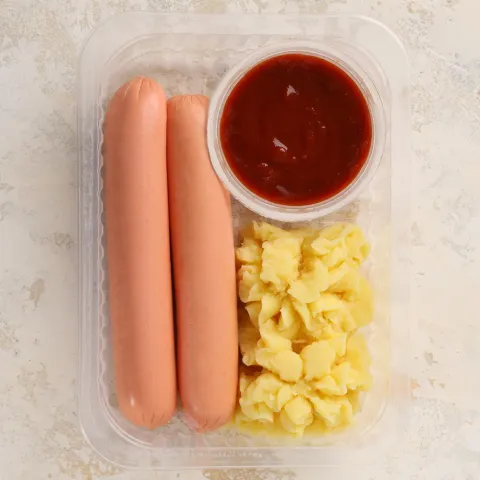 Сосиски молочные с картофельным пюре и кетчупом