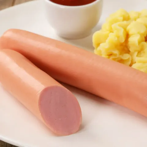 Сосиски молочные с картофельным пюре и кетчупом