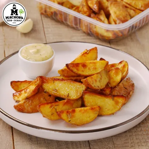 Картофельные дольки с чесноком и розмарином