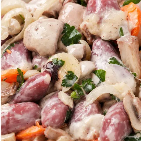 Жаркое из куриных сердечек с грибами в сметанном соусе для запекания