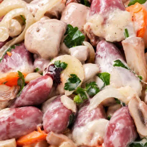 Жаркое из куриных сердечек с грибами в сметанном соусе для запекания