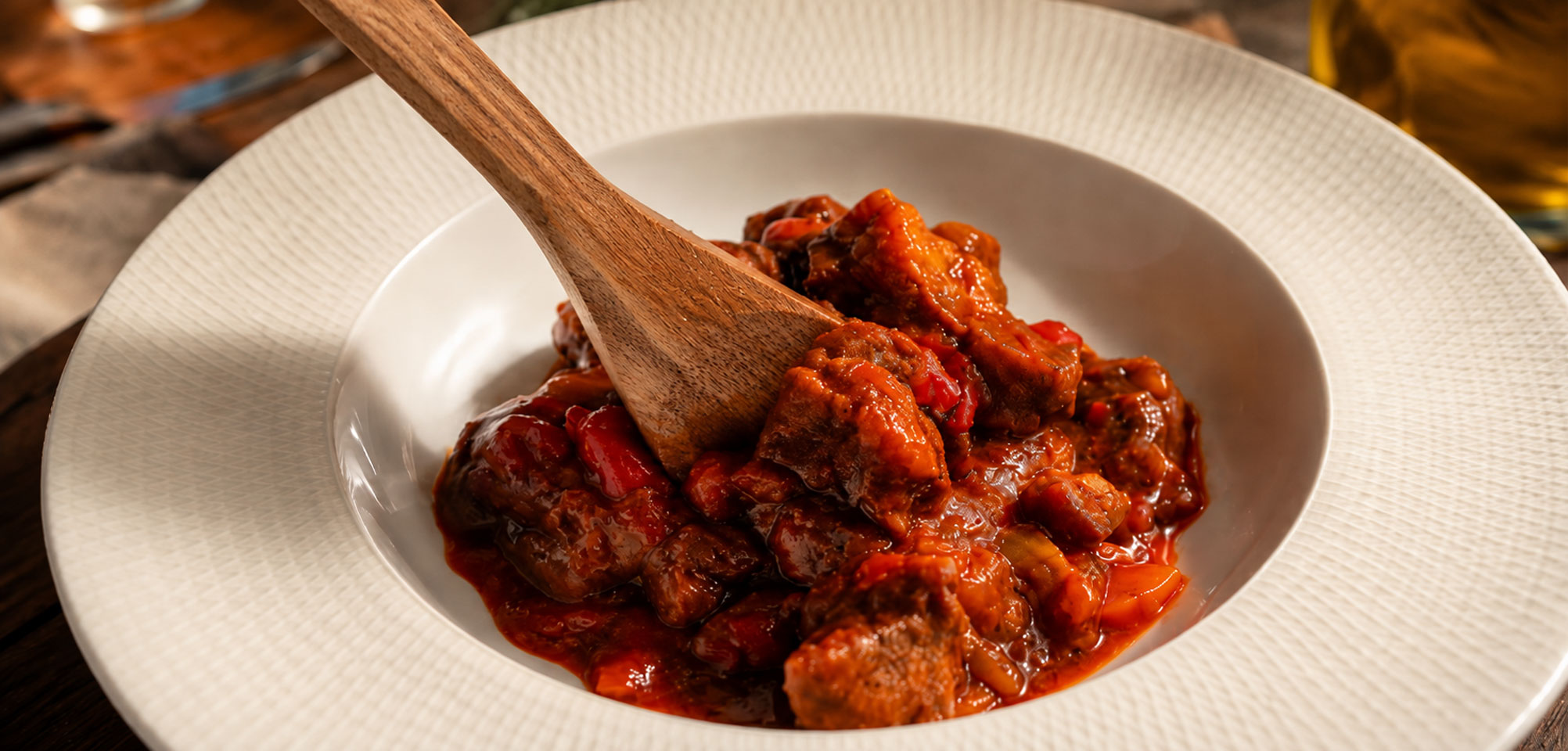 Щёчки из мраморной говядины с овощами