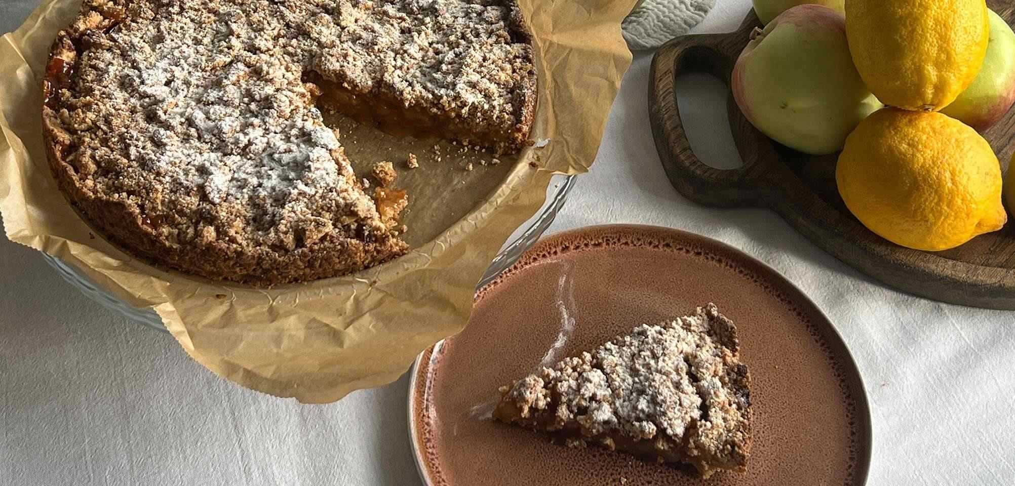Сбричолата с яблоками и абрикосовым джемом