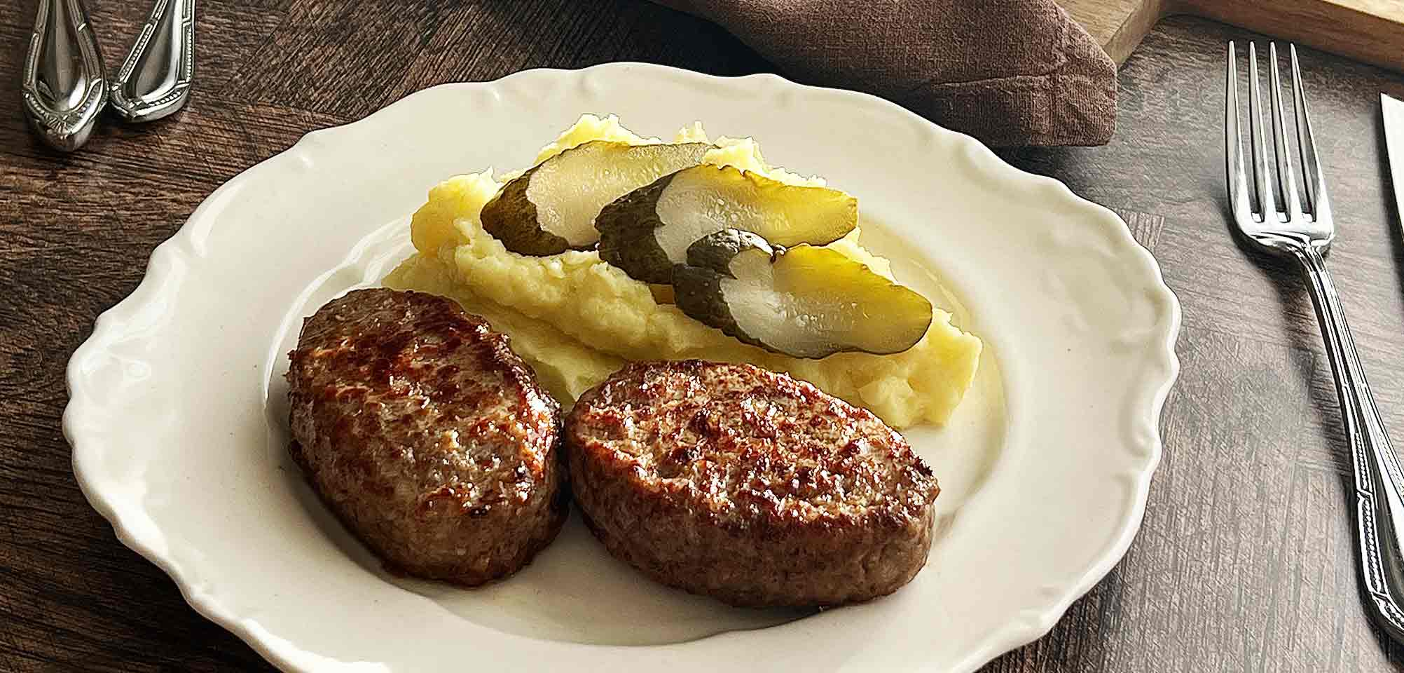 Котлеты из говядины и свинины с картофельным пюре