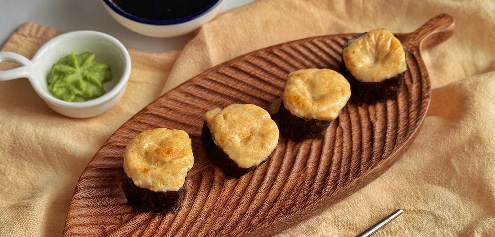 Запечённые роллы с курицей и сладким перцем