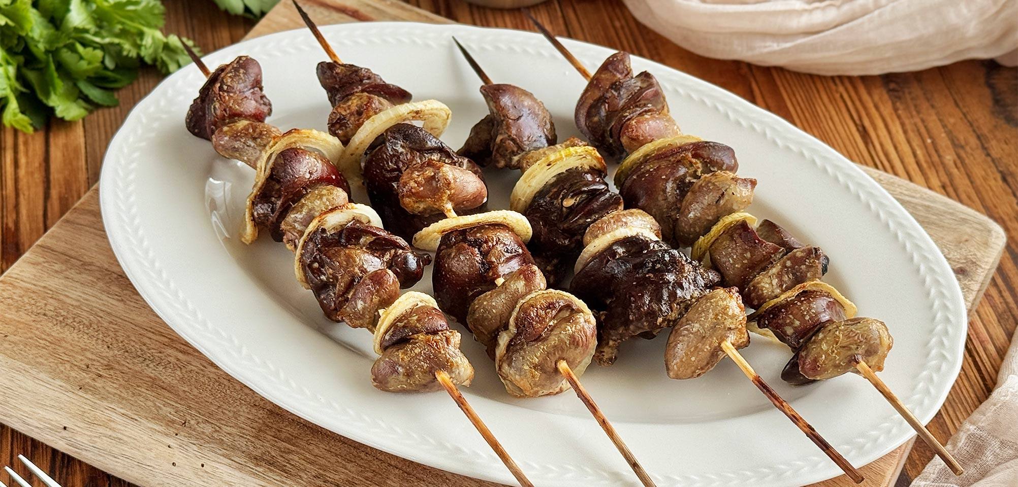 Шашлычки из куриных сердечек и печени в духовке
