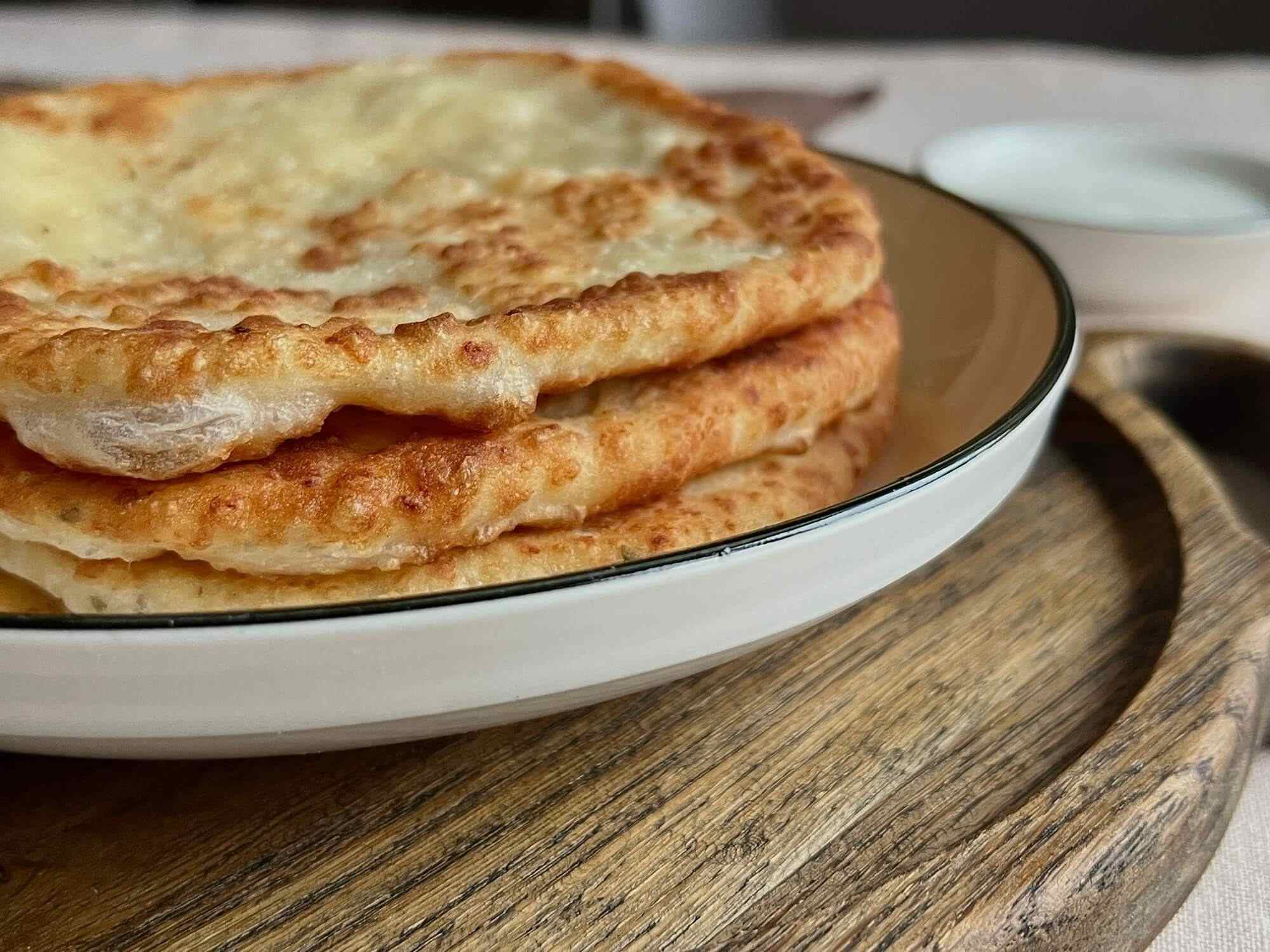 Воздушные лепёшки с сыром Сулугуни